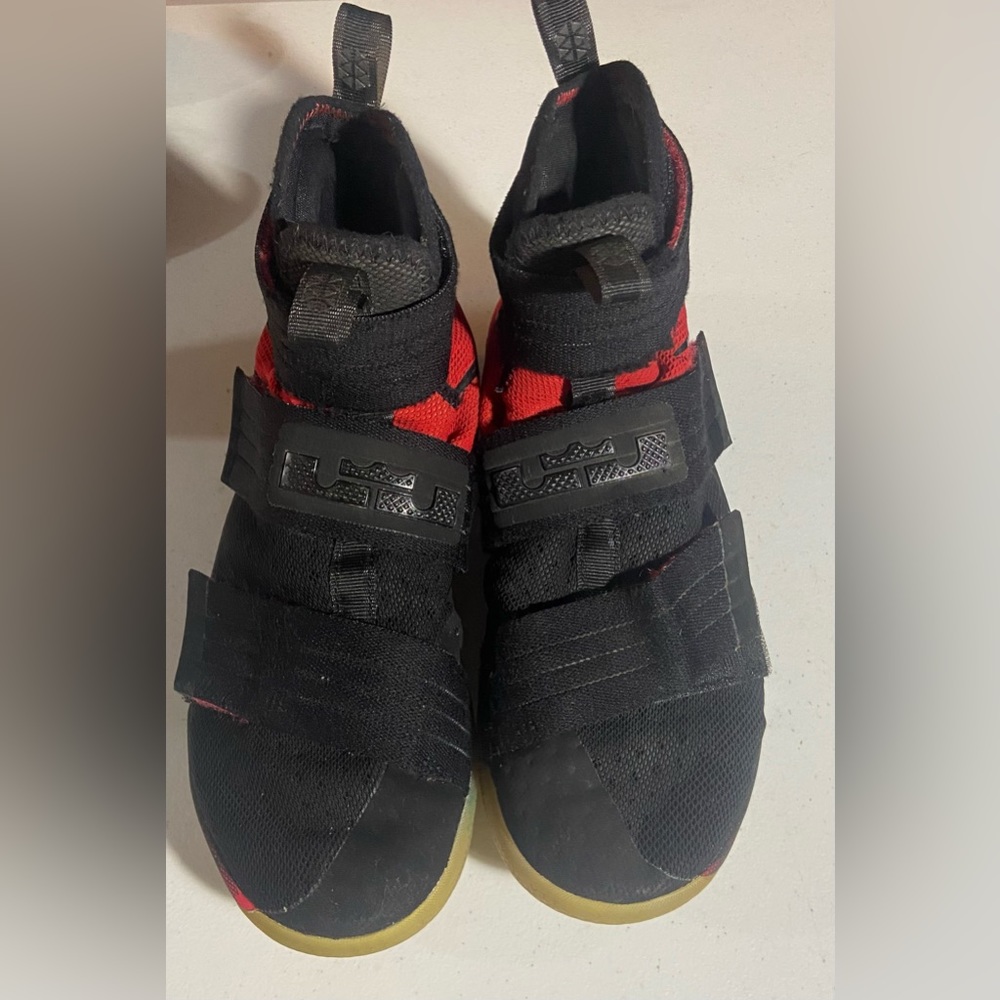 NIKE LEBRON JAMES SOLDIER 10 SFG 844378 006 BLACK UNIVERSITY RED  MENS SIZE 8